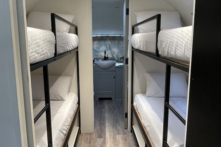 Room 30 of 313