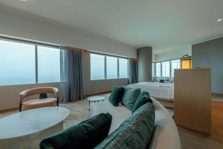 Room 27 of 146