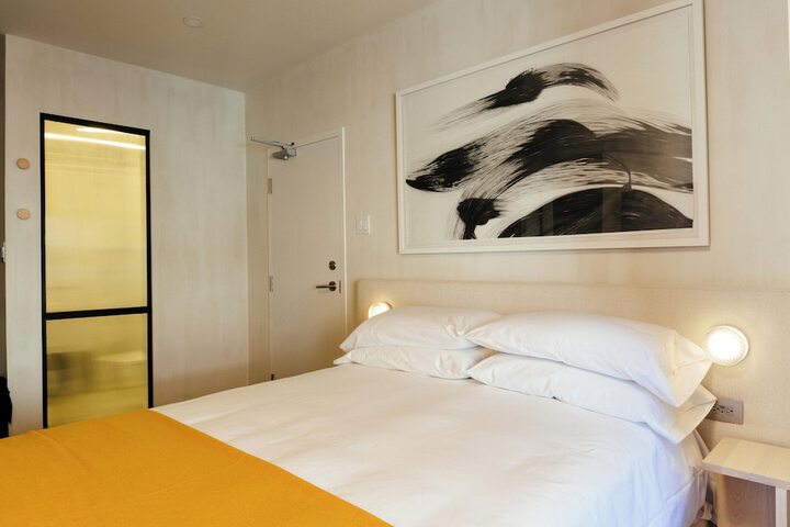 Room 27 of 63