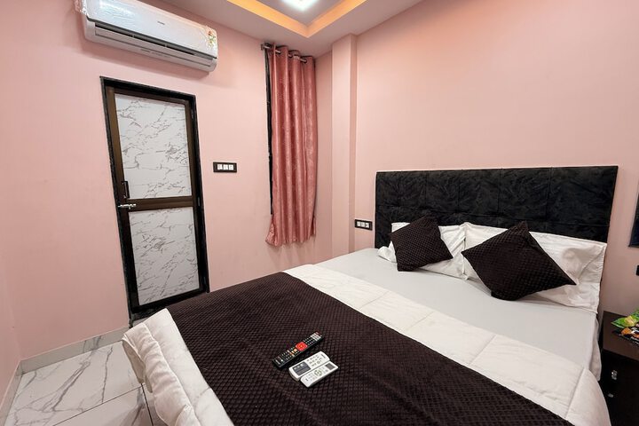 Room 12 of 25