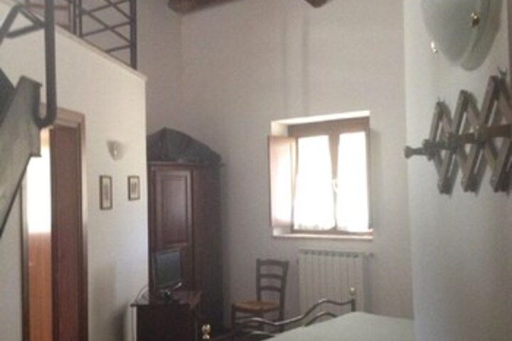 Room 10 of 11