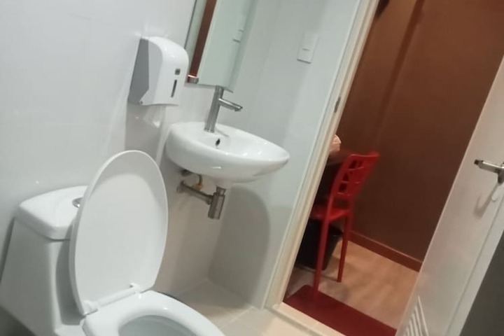 Room 28 of 43