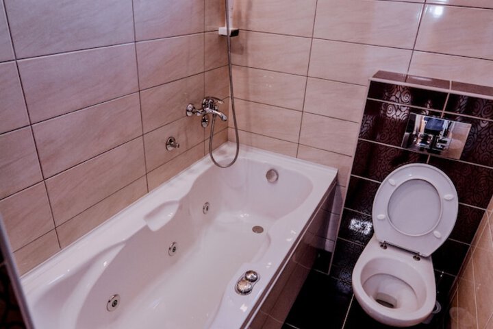 Room 32 of 48