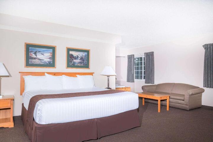 1 King Bed (9 of 10)