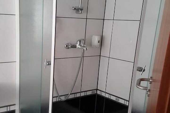 Room 64 of 95