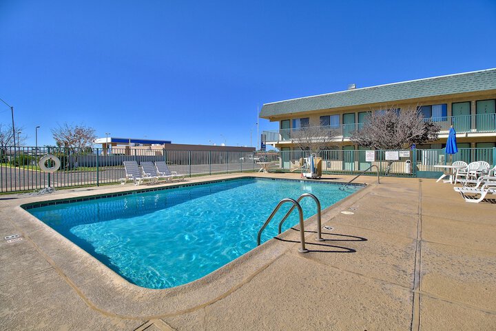 Hotel with Pool