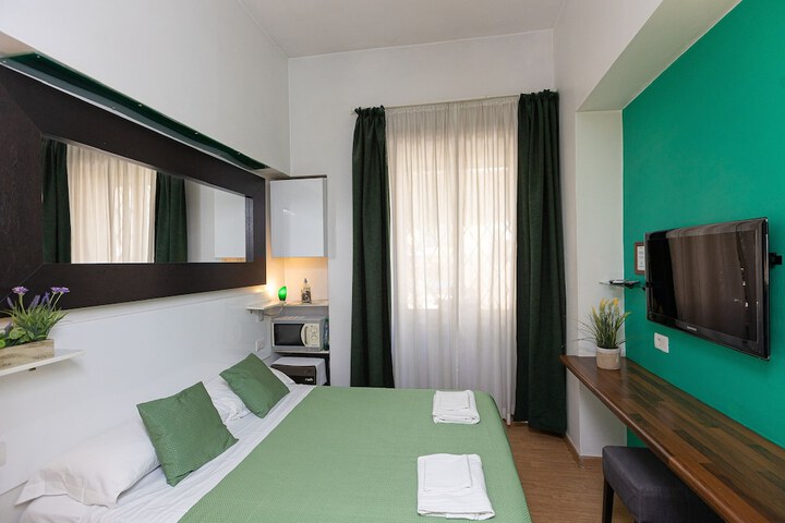 Room 27 of 79
