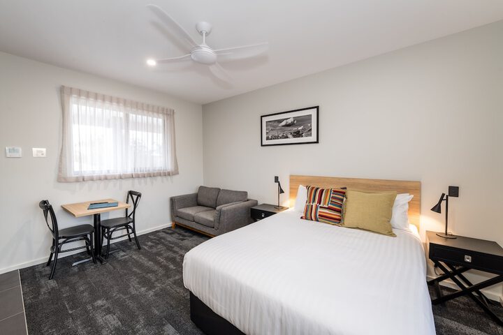 Room 13 of 27