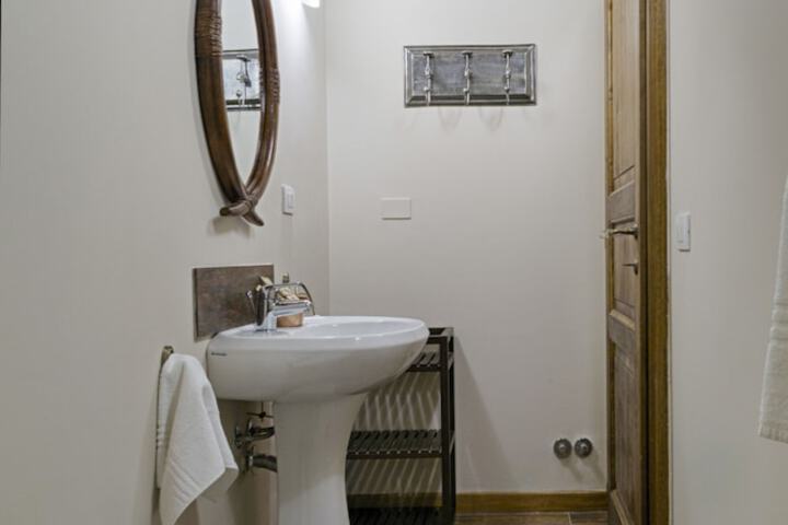 Room 125 of 177