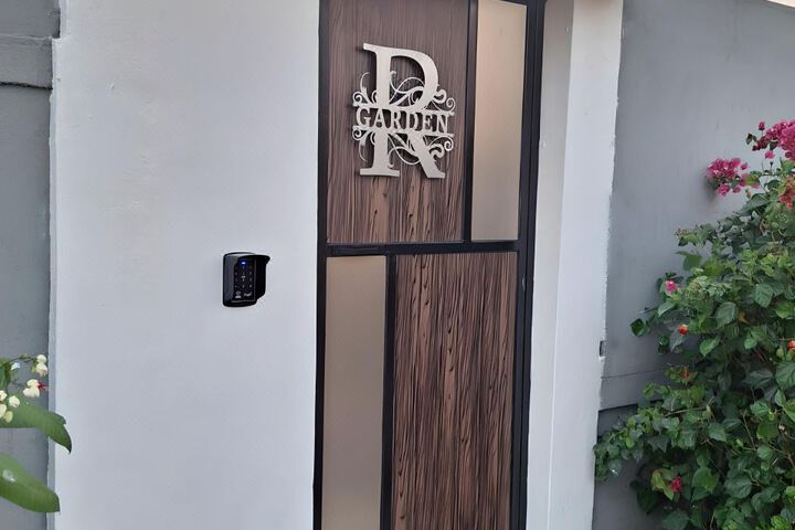 R Garden studio 1