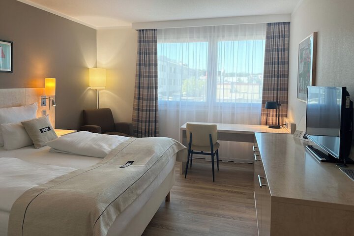 Room 16 of 77