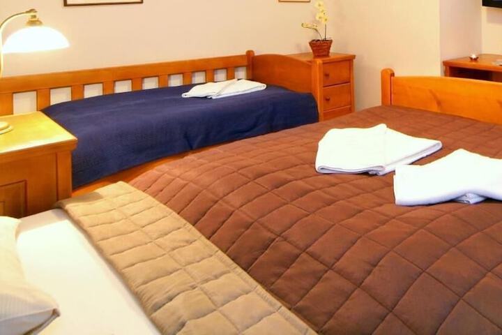 Room 9 of 43
