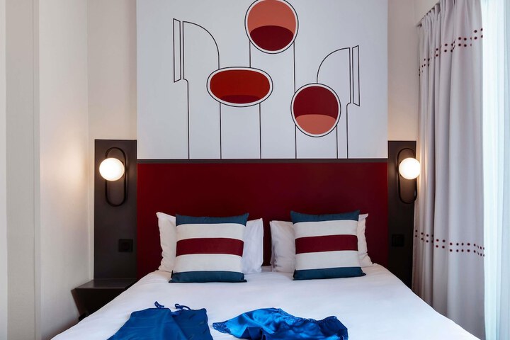 Room 13 of 49