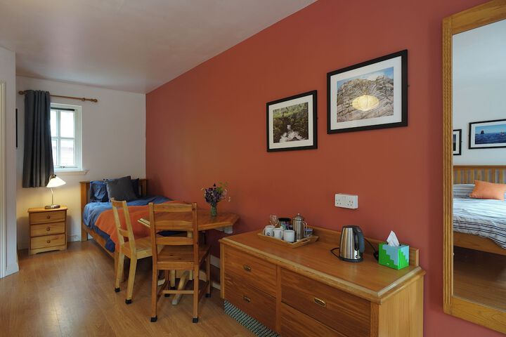 Room 5 of 33