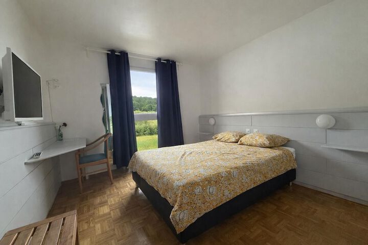 Room 9 of 28