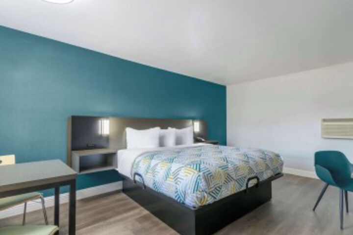 Room 8 of 26