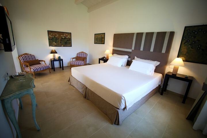 Room 3 of 37