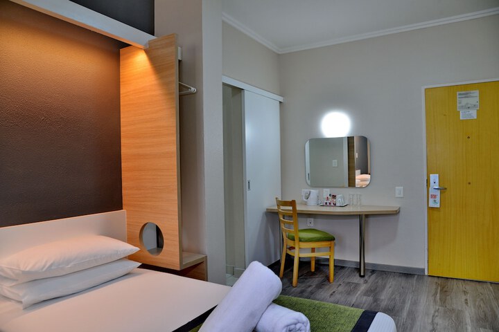 Room 6 of 27