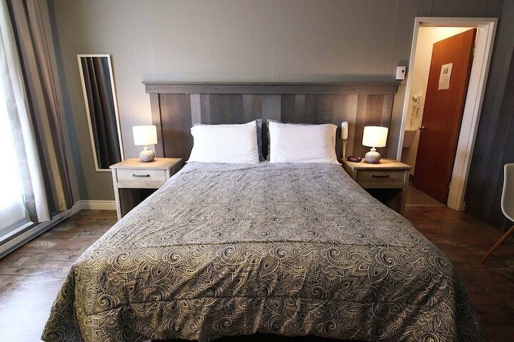 Room 27 of 61