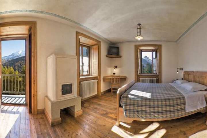 Room 4 of 20