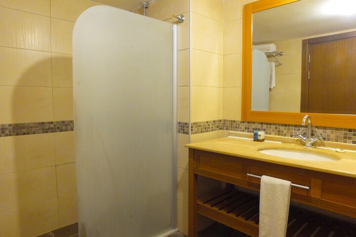 Room 16 of 42
