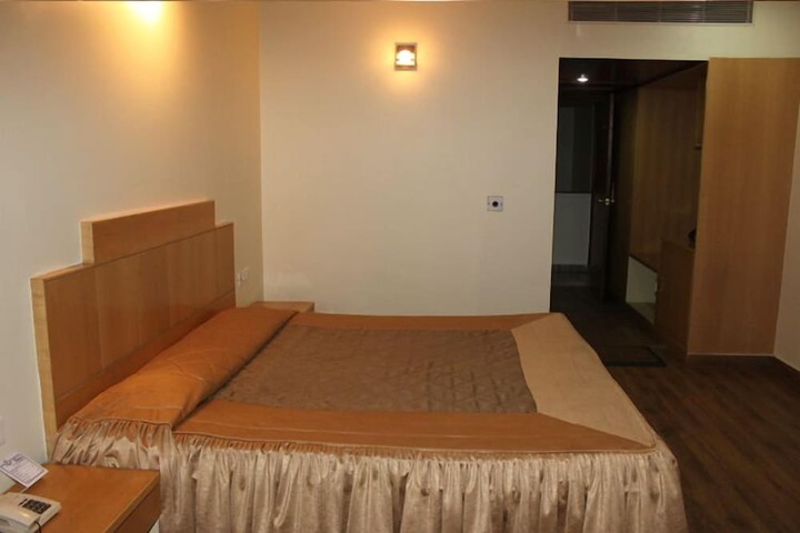 Room 5 of 34