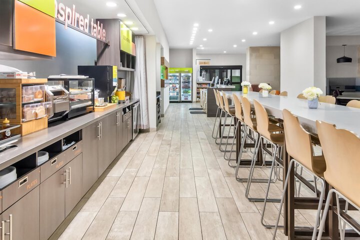 Breakfast/Coffee Service 66 of 90