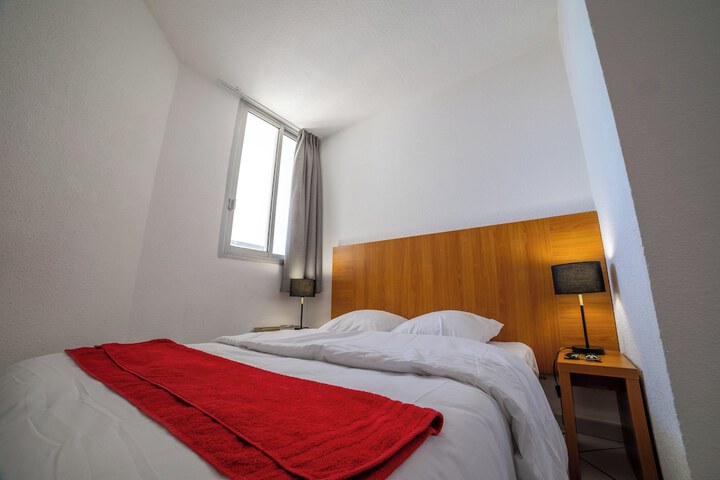 Room 8 of 48