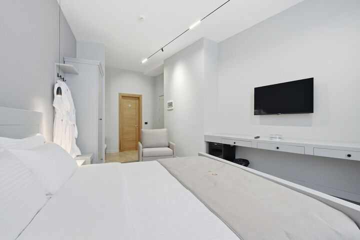 Room 2 of 74