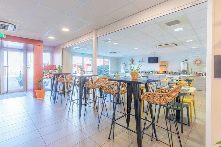 Breakfast area