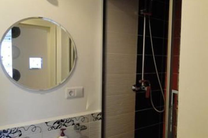 Room 2 of 103