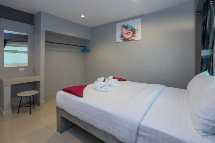 Room 93 of 353