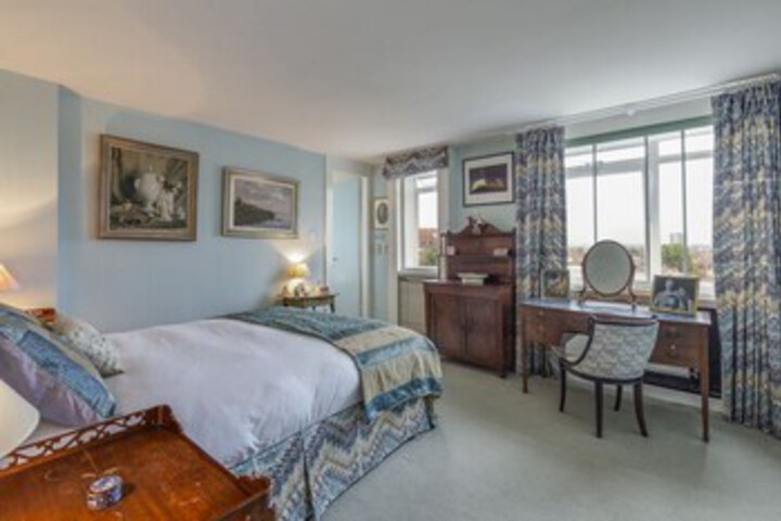 Room 10 of 15