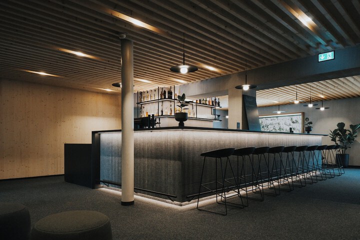 Lounge 70 of 75