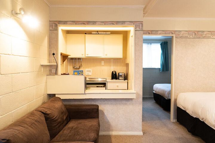Room 4 of 34