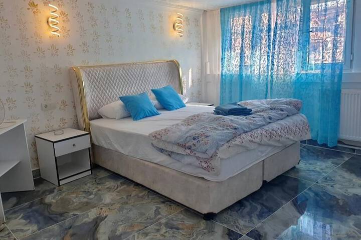 Room 2 of 28