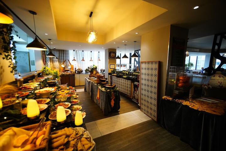 Dining 136 of 163