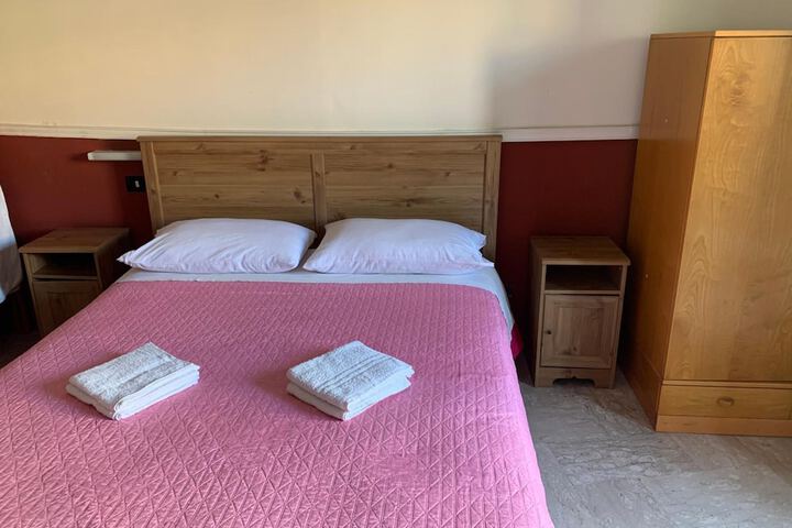 Room 16 of 30