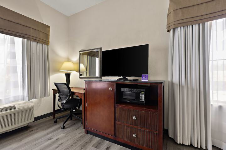 1 King Bed (1 of 19)