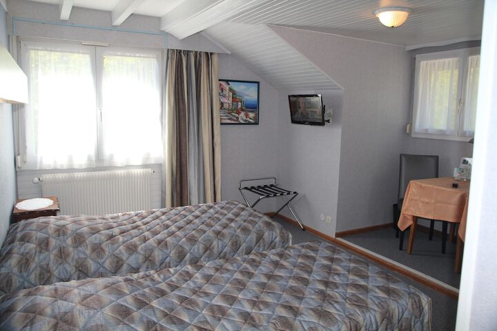 Room 4 of 91