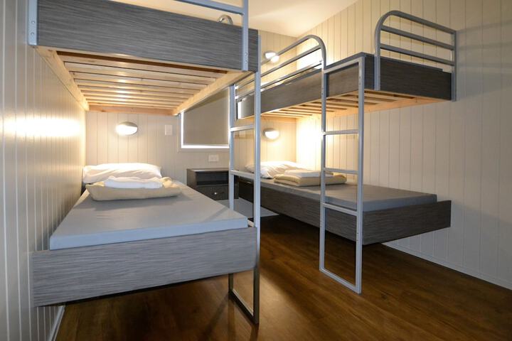 Room 10 of 204