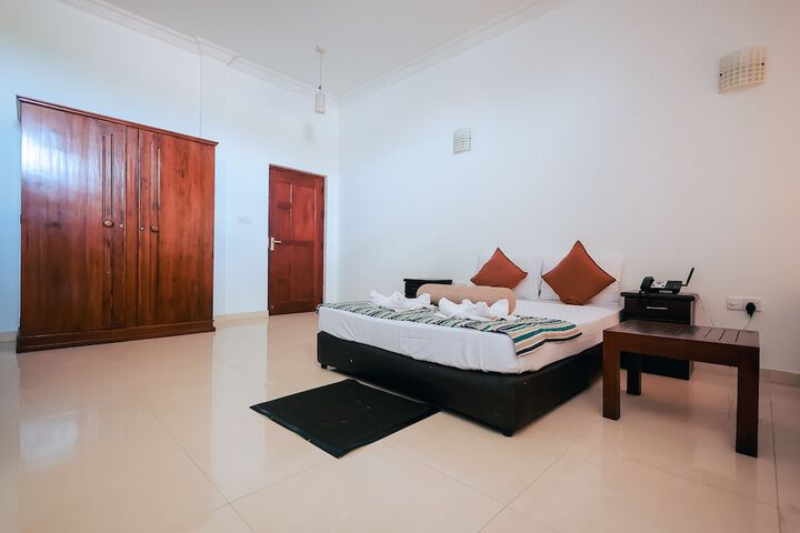 Room 8 of 25