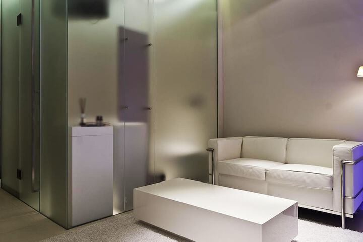 Room 6 of 44
