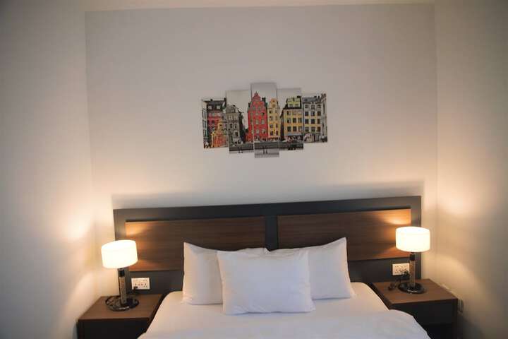 Room 2 of 41