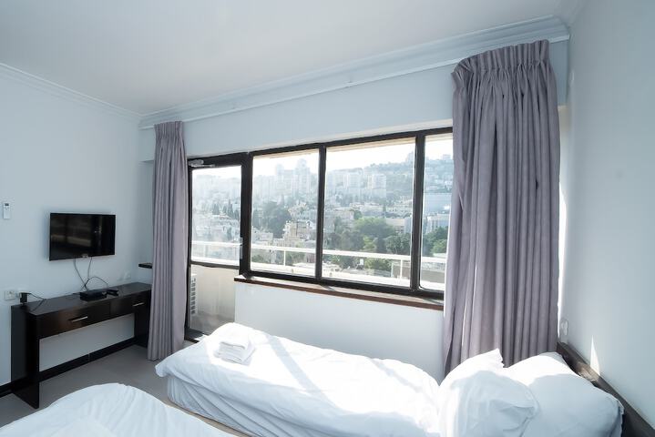 Room 16 of 123