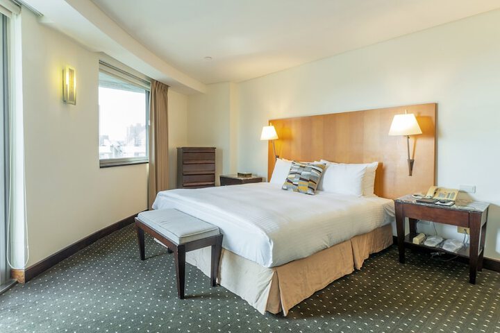 Room 28 of 137