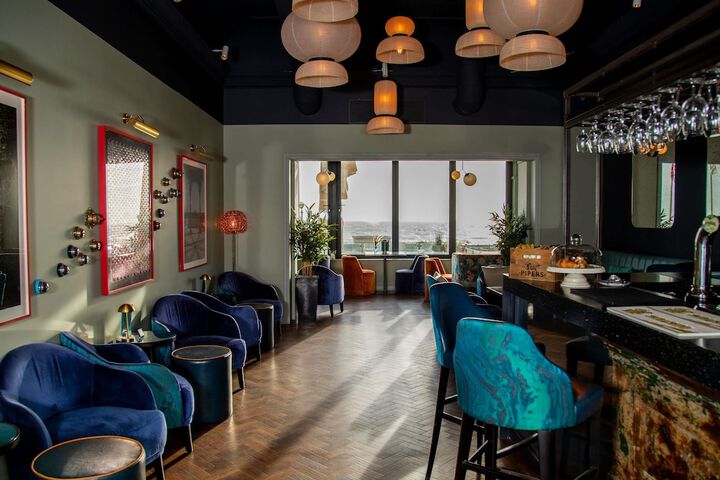 Lounge 78 of 111