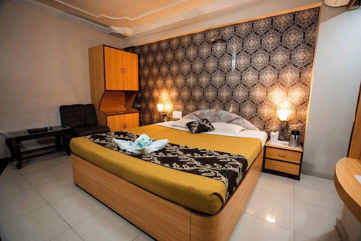 Room 5 of 27