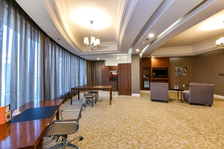 Room 5 of 62