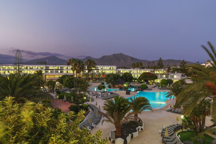 Hotel with Pool